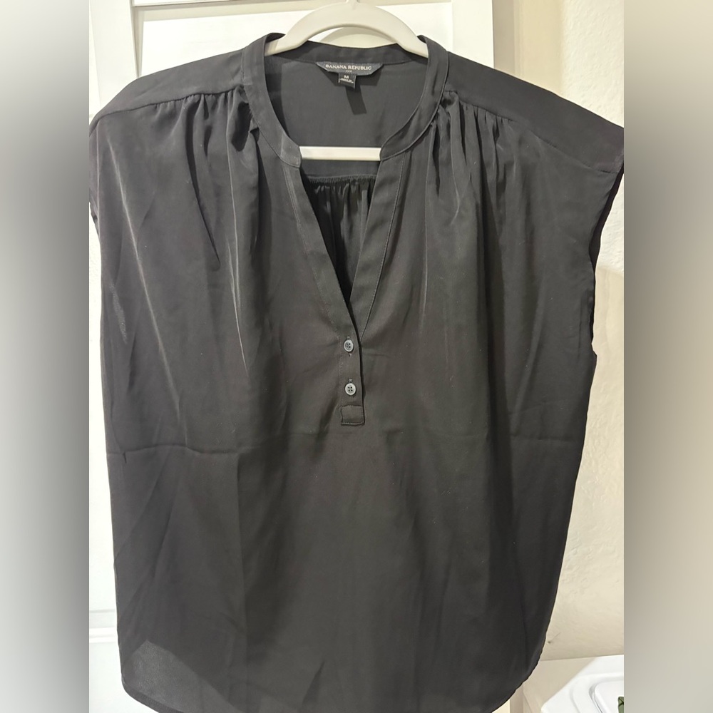 Banana Republic Black Cap Sleeve Henley Blouse